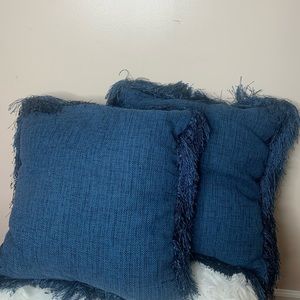 Blue throw pillow (Blue)